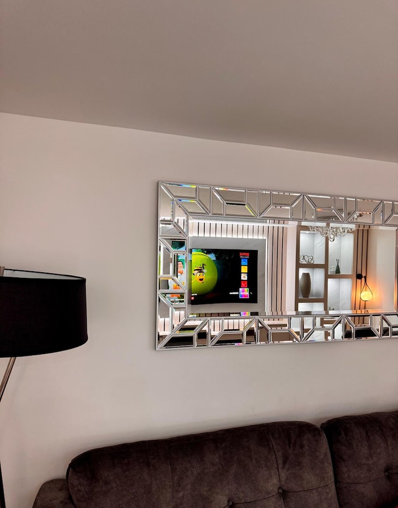 Luxurious Majestic 4 Bedroom- Free Parking