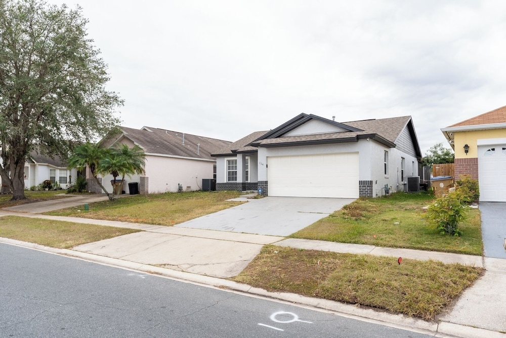 Heated Pool & Bathtub 4BR Near Disney