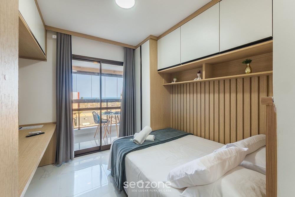 SMT - Building 750m From the Beach in Salvador