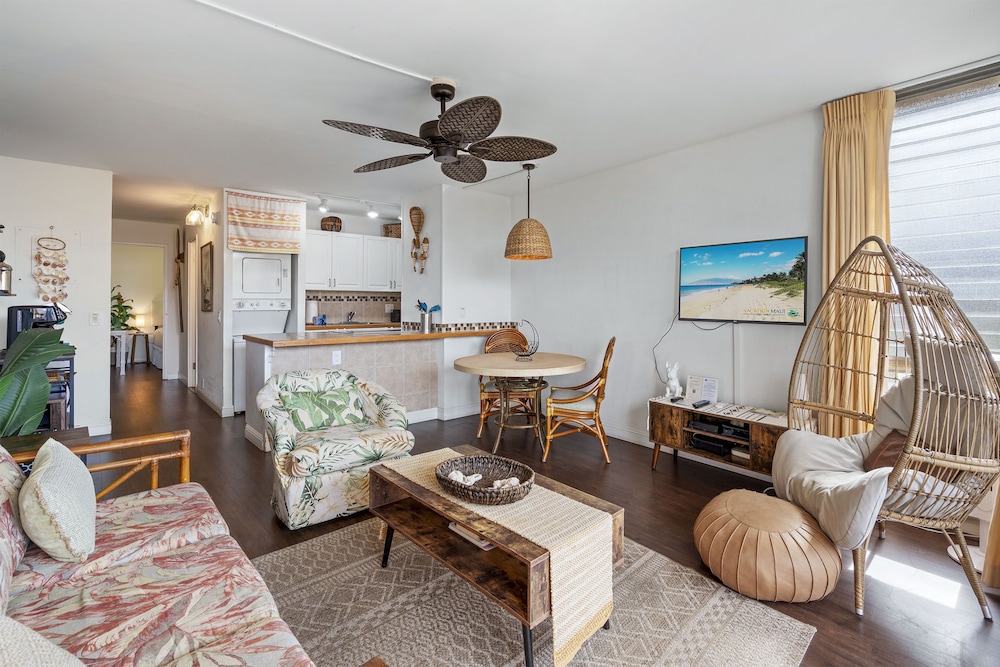 Maui Vista 2-301 - Modern and Bright Renovation in Building 2, No Carpet, AC!