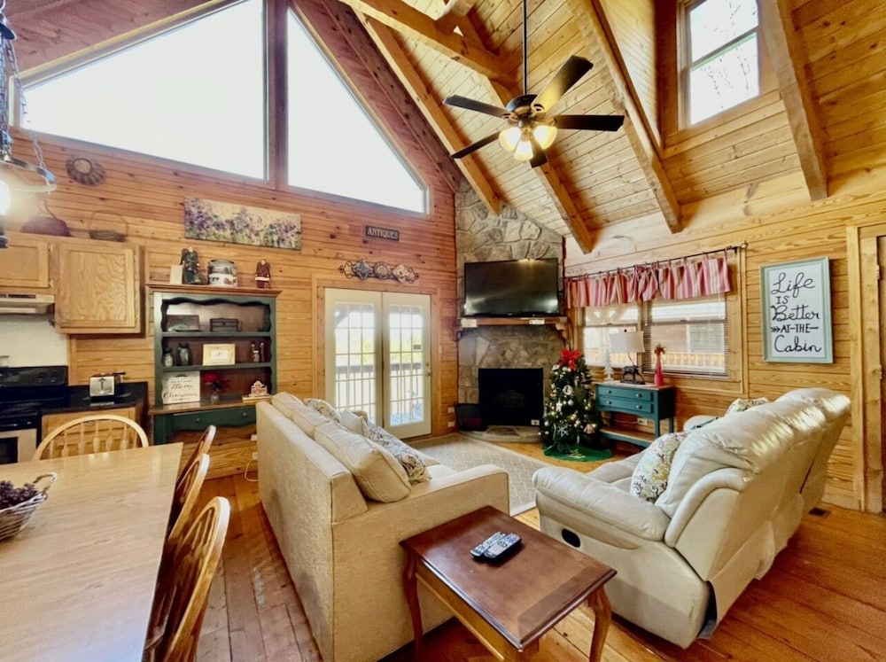 Olde Tyme Way Cabins 3526
