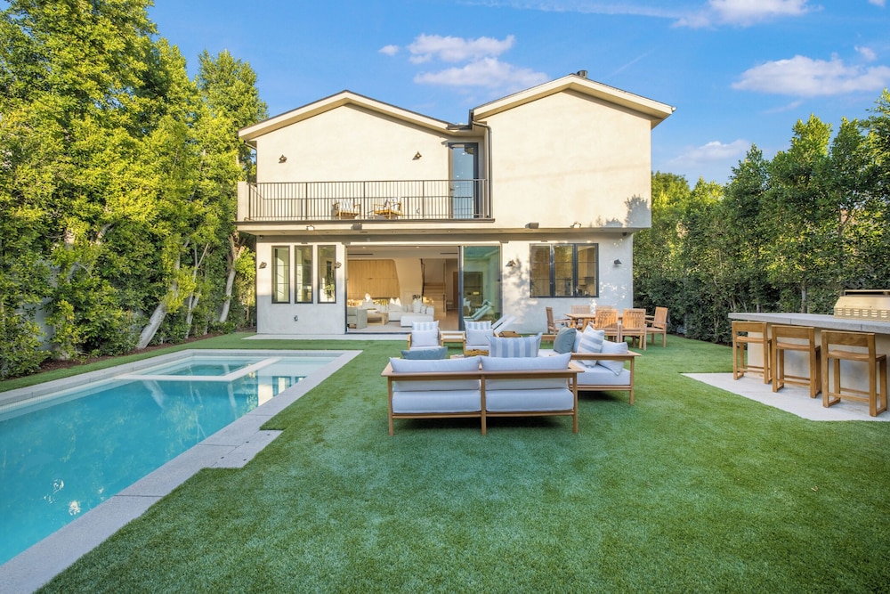 Kraft Villa - Luxury Living Redefined w/ Pool