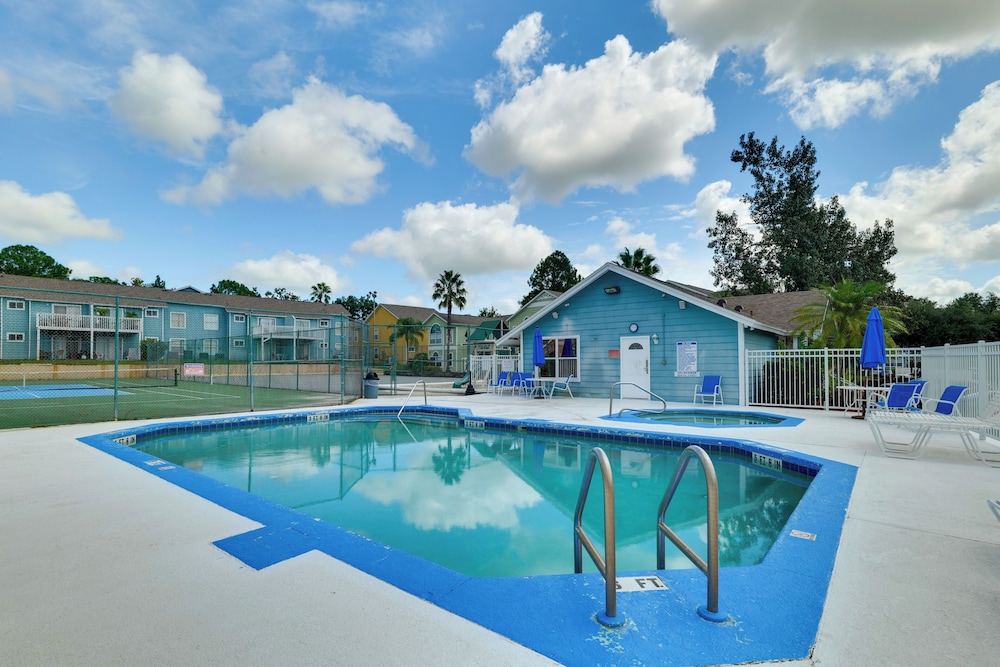 5 Mi to Wdw: Resort-style Condo w/ Pool Access