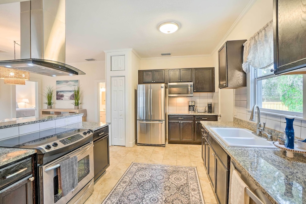 Historic Tarpon Springs Abode ~ 3 Mi to Beach view 4