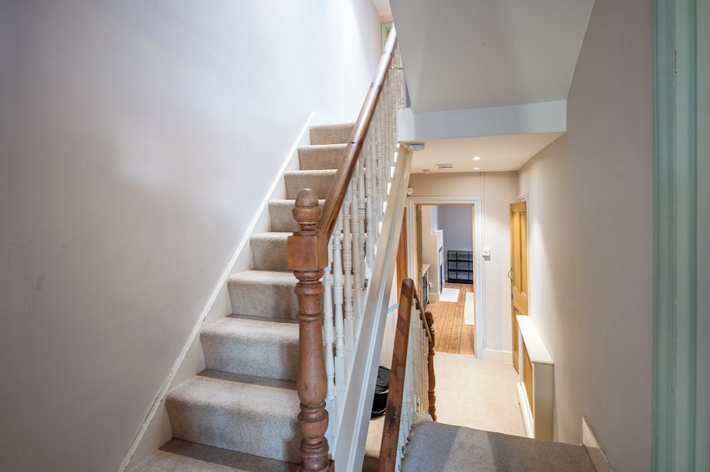 VESTO Three Bedroom Apartment in Clapham