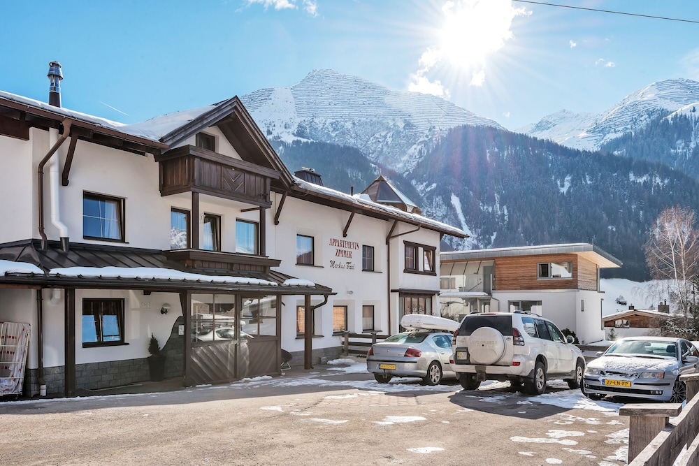 Appartements Traxl by Skinetworks view 2