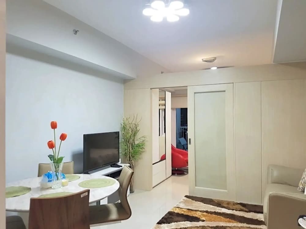 Apex At Jazz Makati - 41m2 Corner Apartment With Private Balcony City View