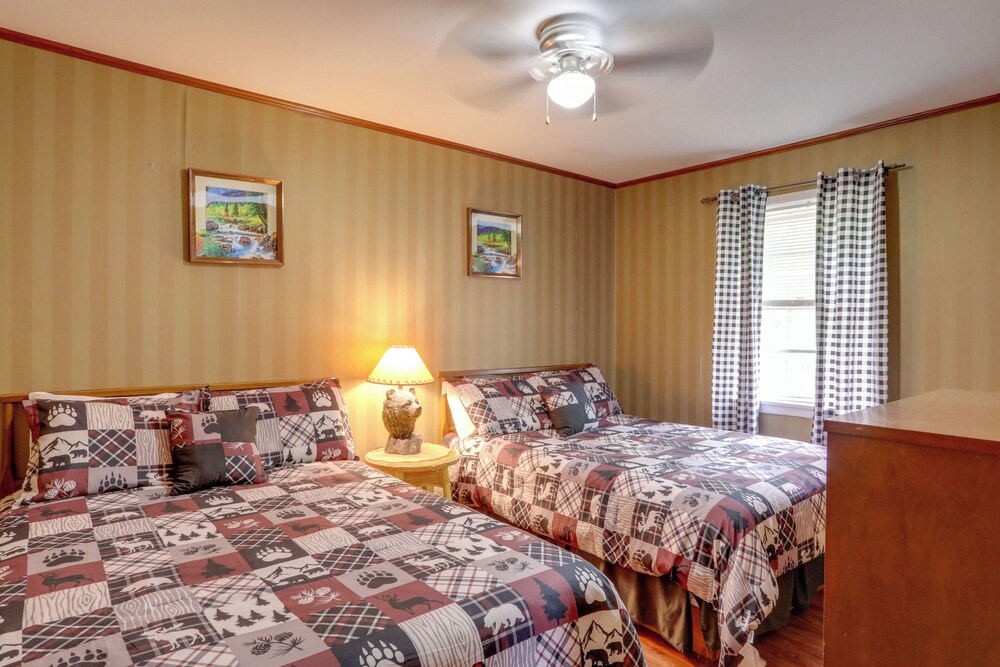 Boat, Swim & Hike: Cottage Near Greers Ferry Lake!