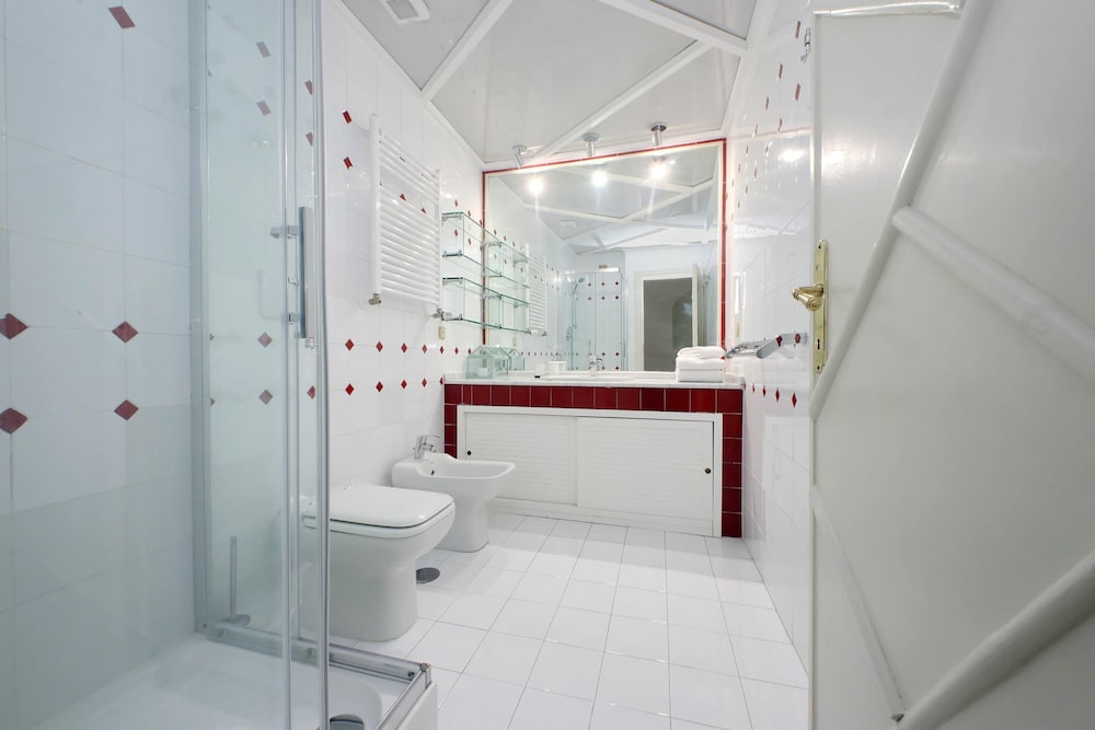 New The Triton - Spacious and Elegant Apartment With A C Between Trevi Fountain and Spanish St