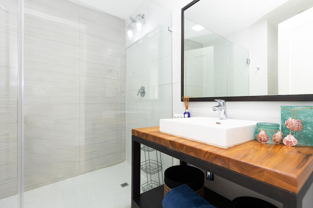Ourfriends Condo by Acomodo