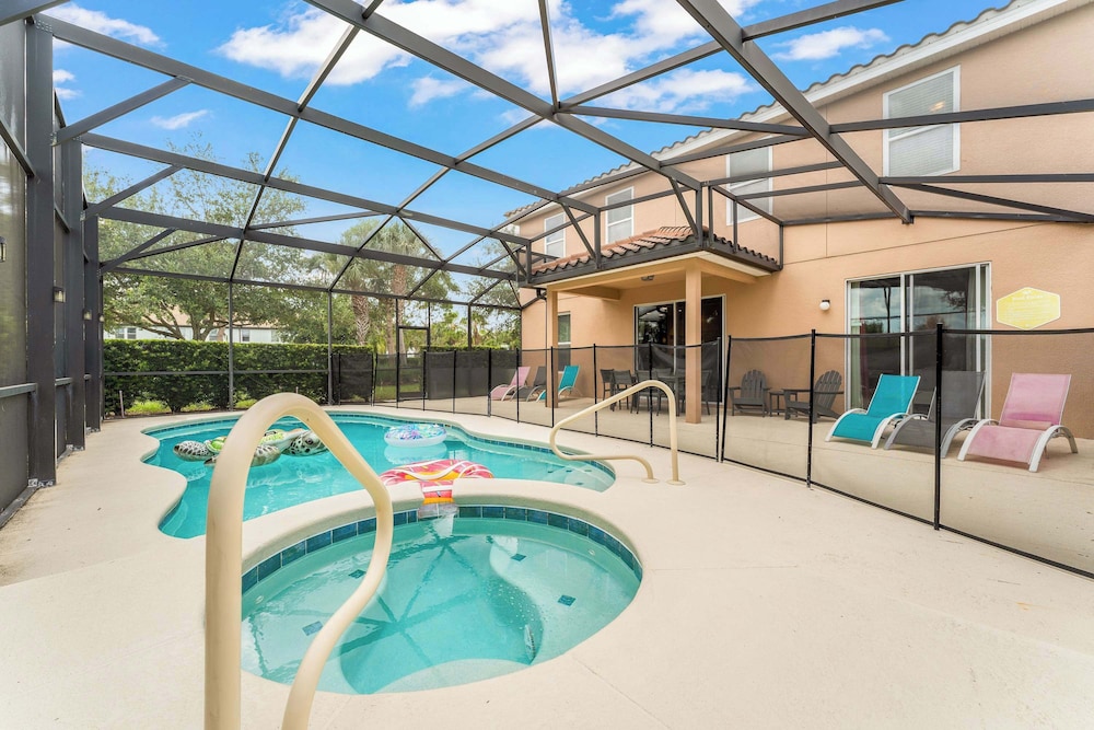 Solterra Bliss - Resort Stay for 13 w/ Pool, Hot Tub & Game Room