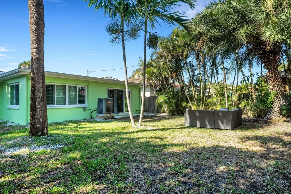 Key Lime Cove Beach House - Monthly Vacation Rental 2 Bedroom Home by RedAwning