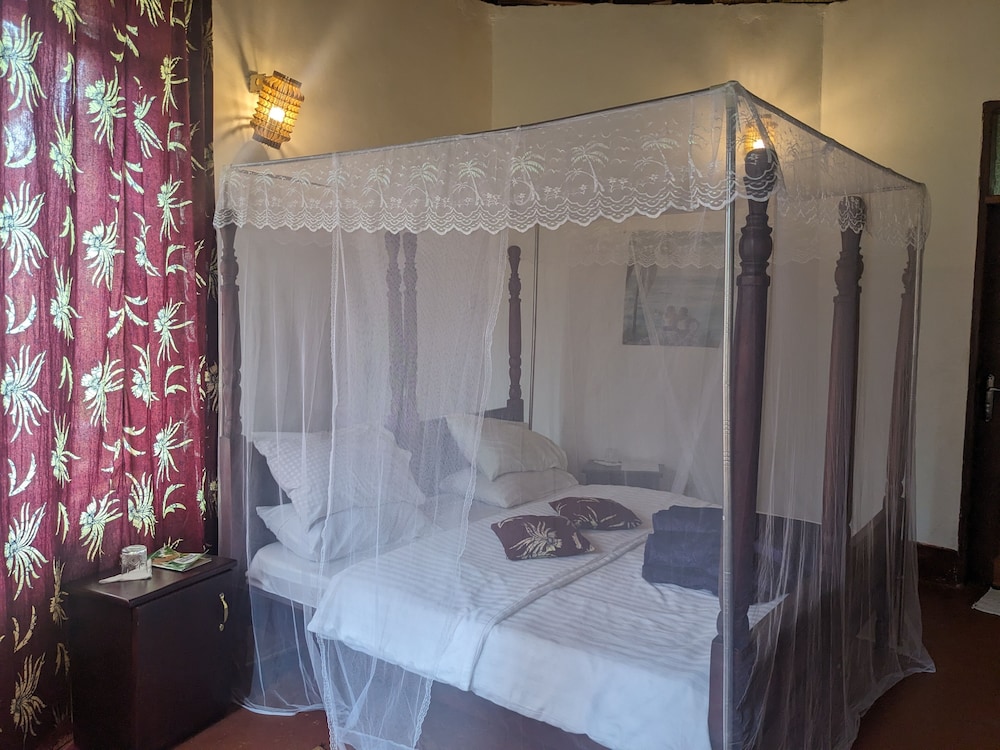 Cwmbale Eco-Tourist Lodge view 2