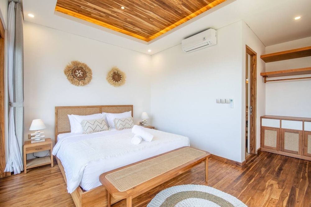 Breeze Opulent 6 BR in With Ocean View 5 Mins to Savaya