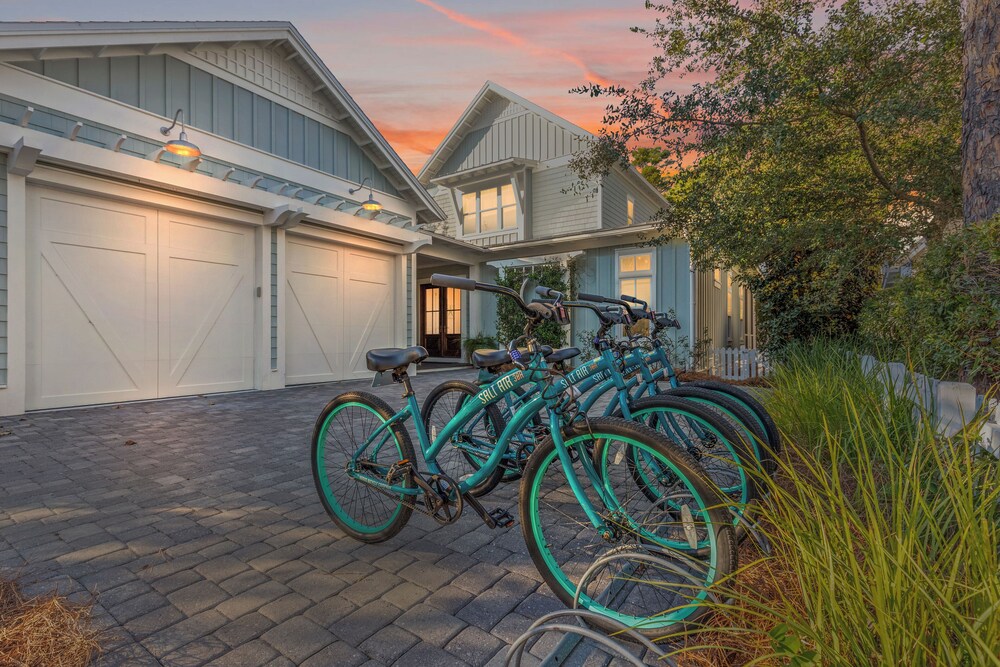 Sea Dlight: 3BR Beach Home Sleeps 10 With 4 Bikes in Watersound West
