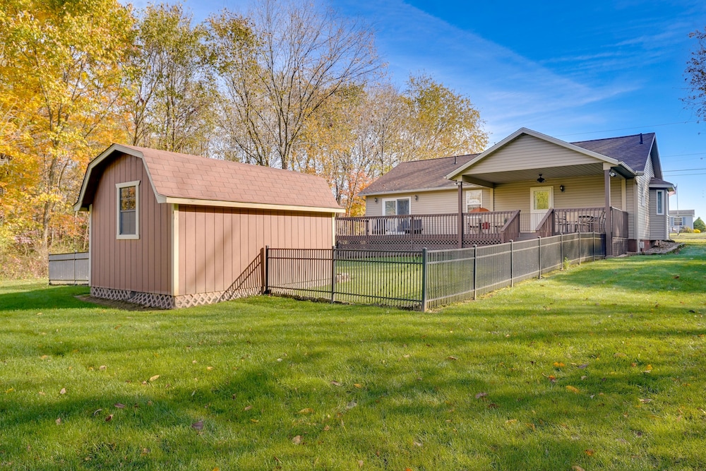 Charming Howard Getaway w/ Deck, 1 Mi to Lake!