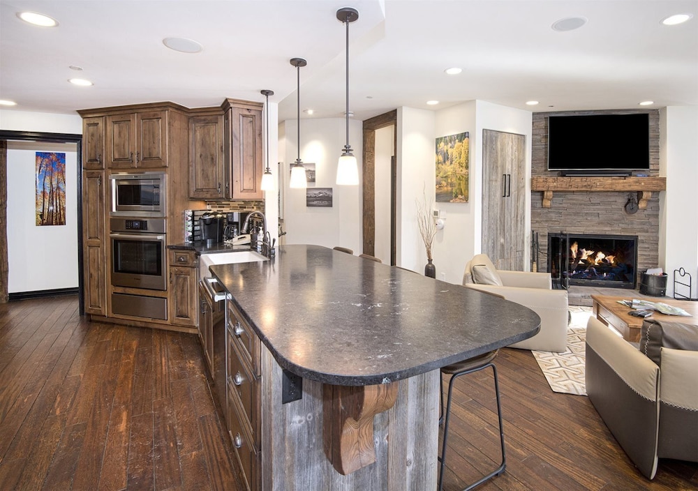 Contemporary 3 Bedroom Ski In, Ski Out Condo in the Heart of Beaver Creek Village