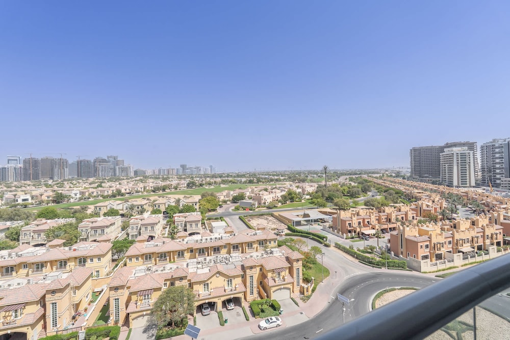Modern 1-bed With Scenic Golf Course View