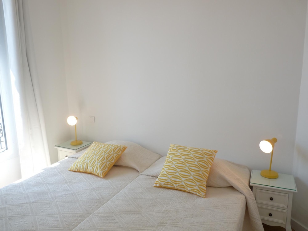 Two Bedrooms in the Center of Cannes 500 Meters From the Palais des Festival and the Croisette - 1934