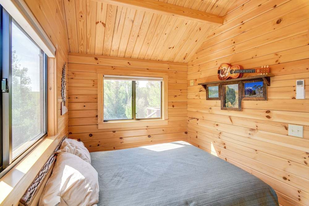 Teton Mtn Views: Peaceful Riverfront Cabin!