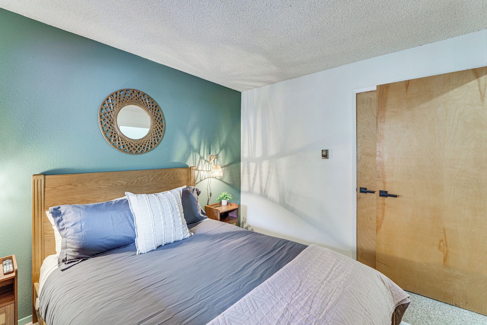 Easy Red River Ski Access! Outdoor Adventure Condo