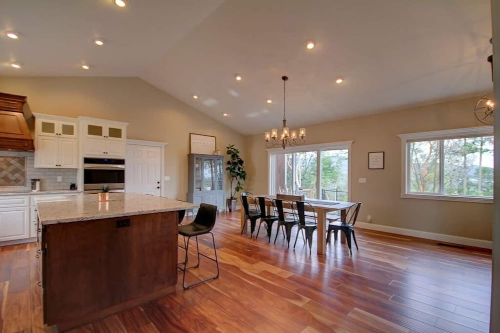 Jacksonville Mountain Retreat