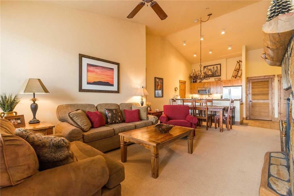 3302 Champagne Lodge, Trappeur's Crossing Apartment 2