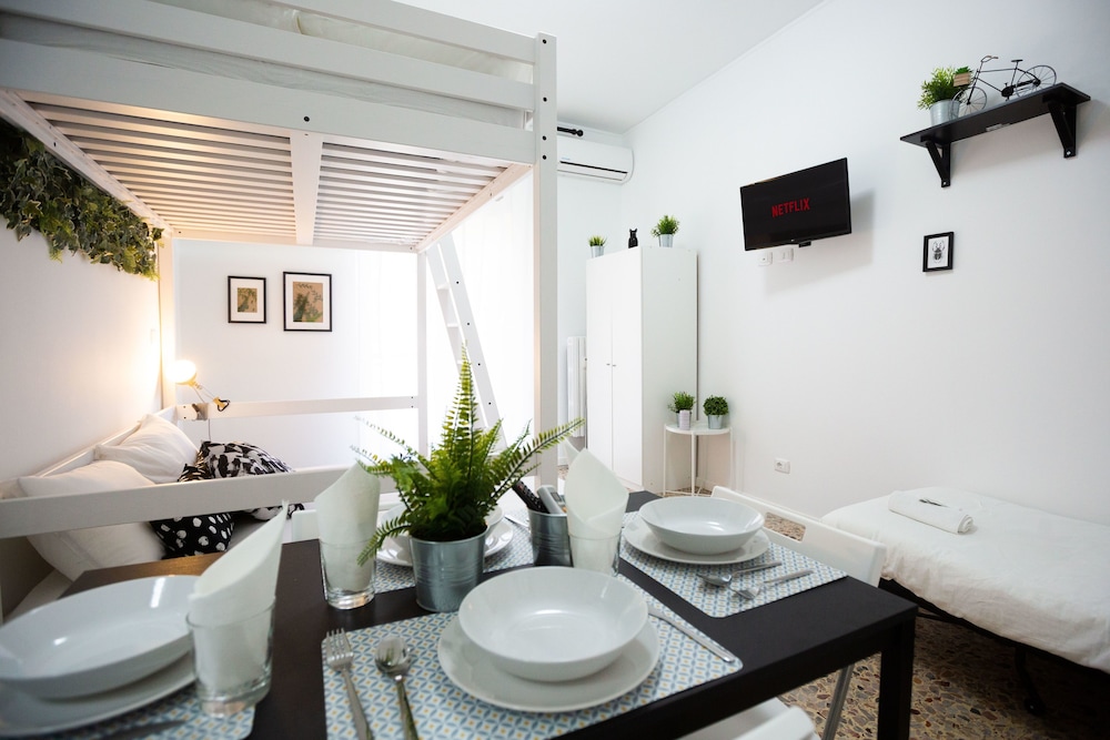 Home Hotel -  Anacreonte 7