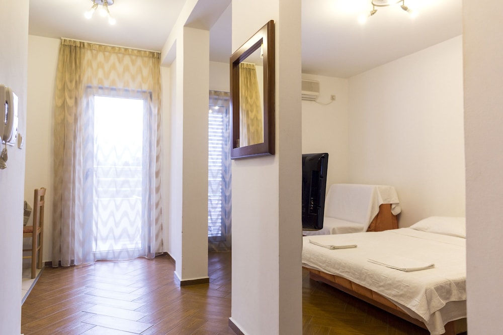 SMS Apartments