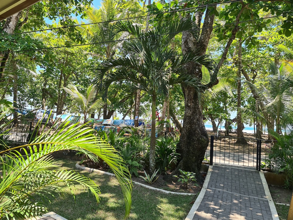 Hona Beach Hotel