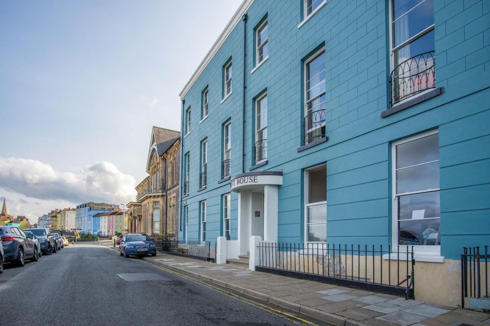 No 6 Croft House - Luxury 1 Bed Apartment - Tenby view 4