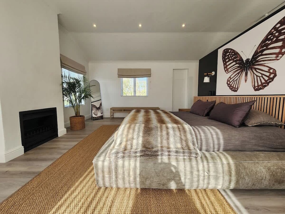 Flamingo Villa at Beach - Pool - Luxury - Solar Back Up