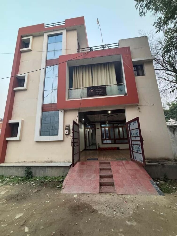 Hotel Awadh Pearl