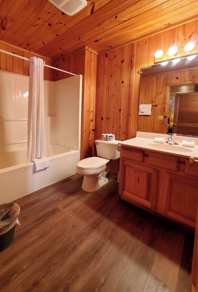 Urban Escape - 1BR King Cabin