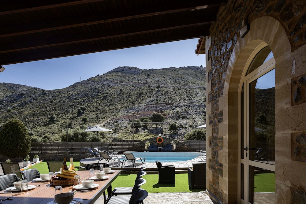Villa Pasiphae - With Private Heated Pool