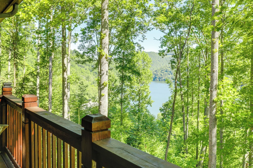 Lake & Pool Access at Bear Lake Reserve Condo!
