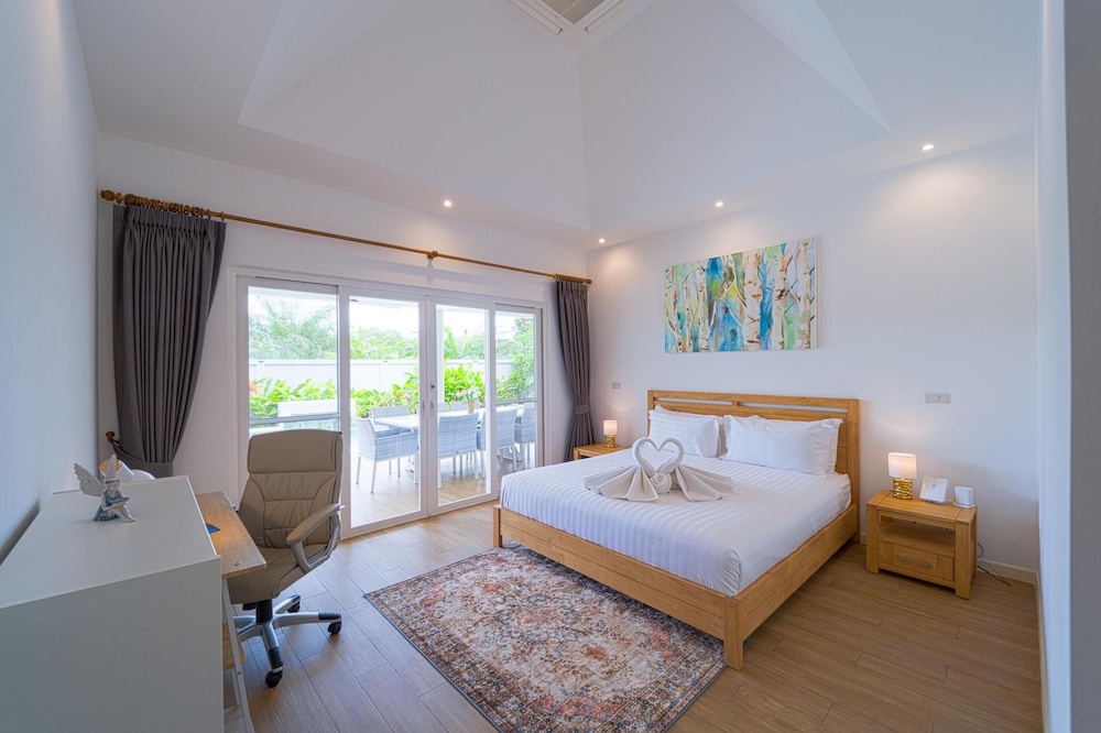 TropicalFamilyVilla w Pool&Garden ML103