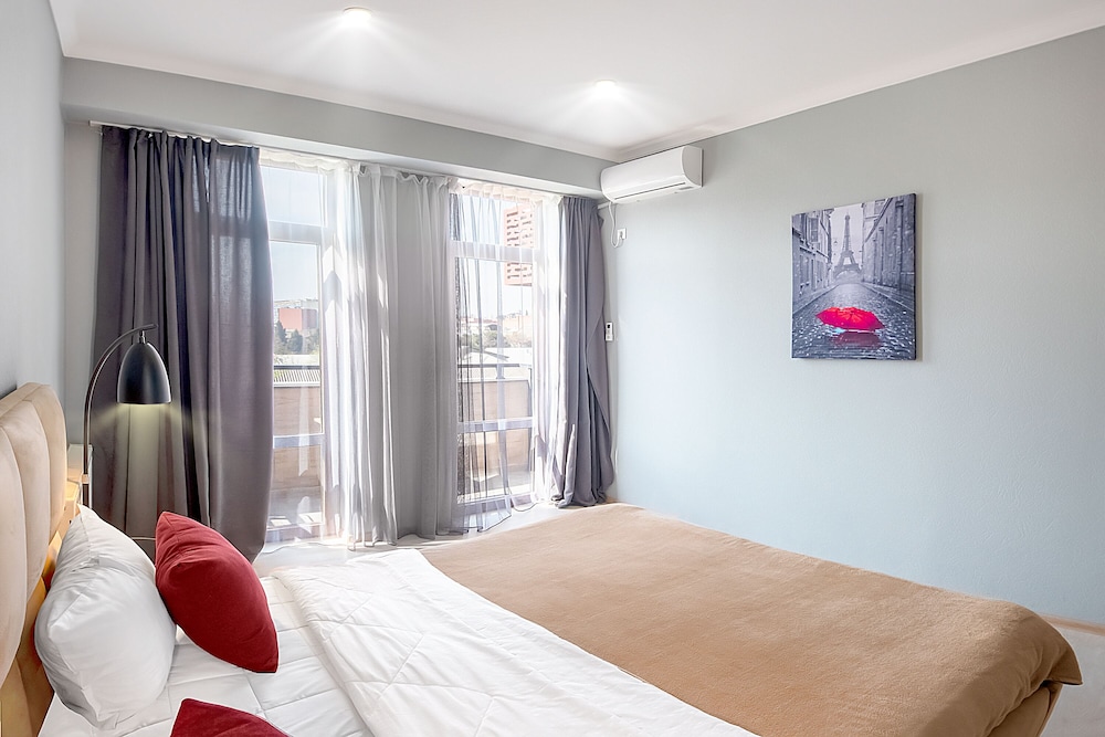 H&B apartments Queen Ketevan view 5