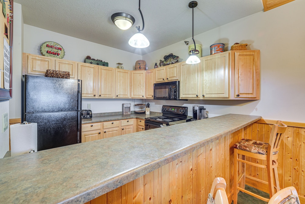 Pool & Lake Access: Northern Lakes Retreat!