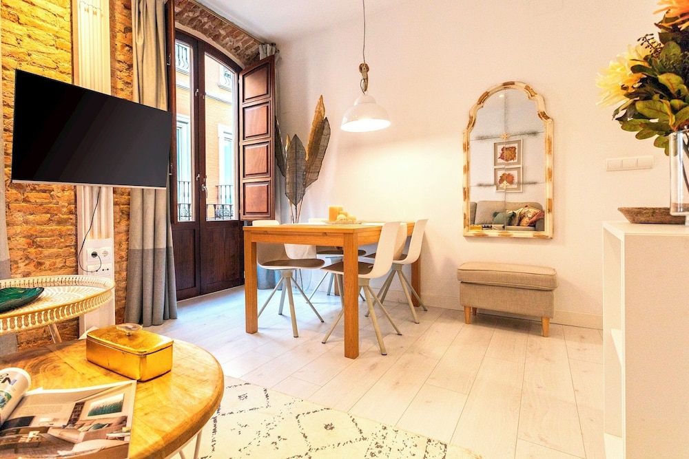 Stunning One-bedroom Apartment Near the Cathedral Zacatin 201