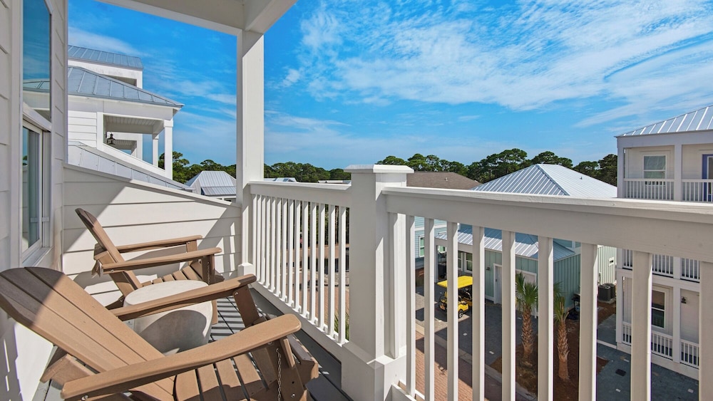 Spacious 4BR With 2 Master Suites, Golf Cart, .3 Miles to Beach - Sleeps 15