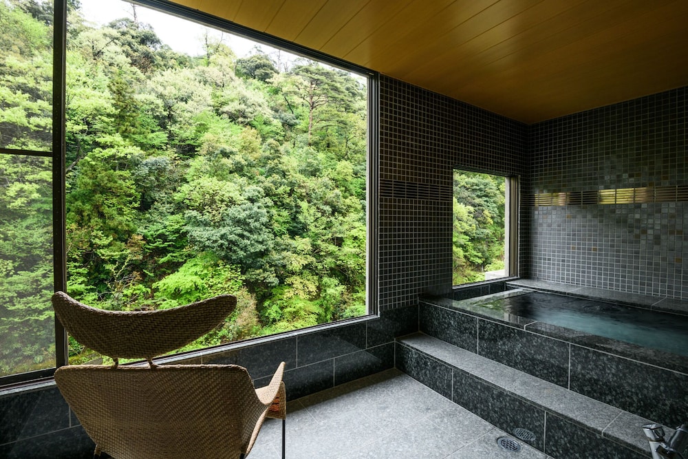 Yamanaka Onsen Shirasagiyu Tawaraya