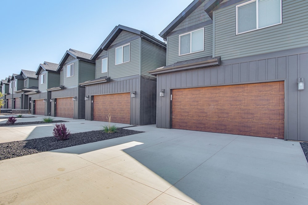 Built in 2025: Parowan Escape w/ Views!