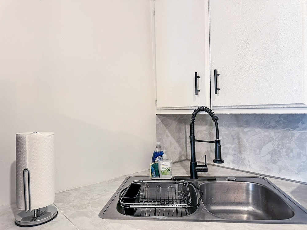 Affordable 2BR Getaway Near Plaza District Lilac1
