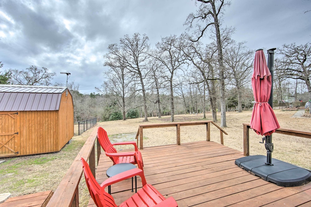 Jefferson Retreat w/ Backyard < 1 Mi to Lake! - Property Image 8