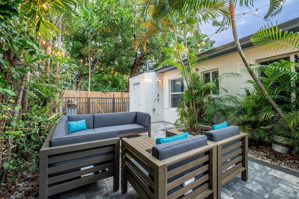 Uhost AI 4-unit Gem Mins to Las Olas Beach