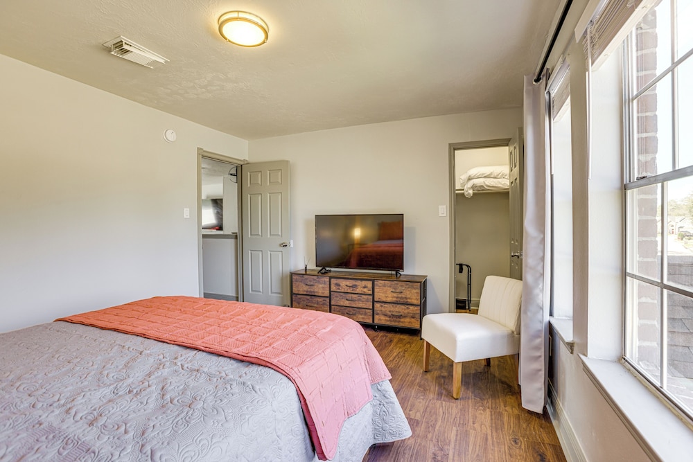 Houston Home 11 Mi to Hospitals: Nurses Welcome!