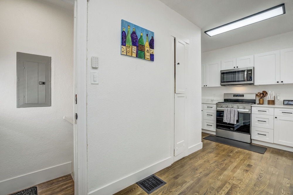 1318 E Pikes Peak