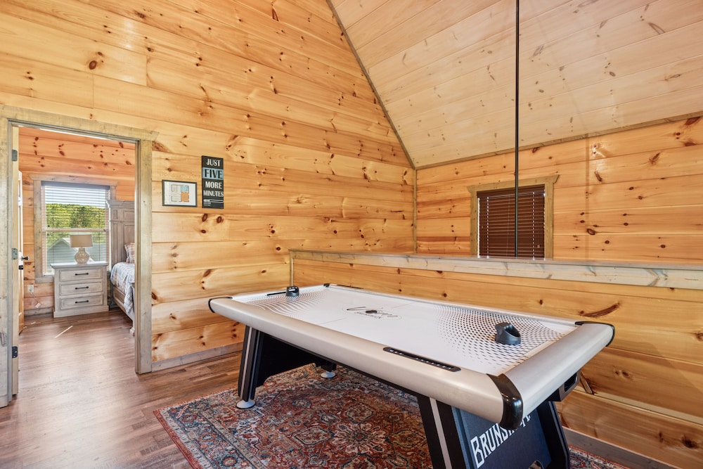 Smoky Blue Haven 3 Bedroom Cabin