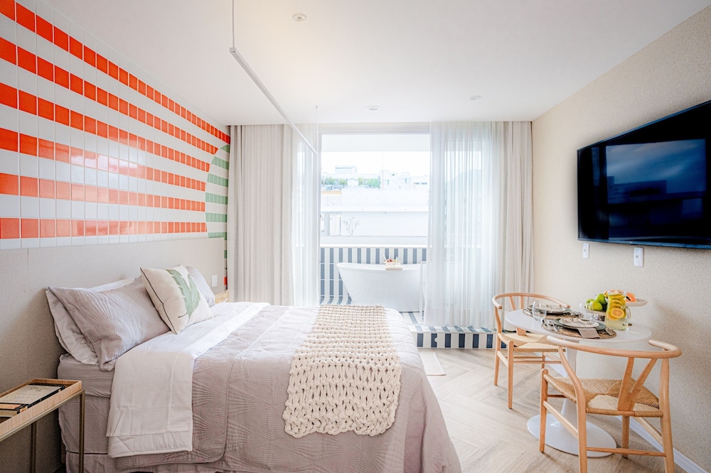 Sea View and Balcony With Bathtub Q18